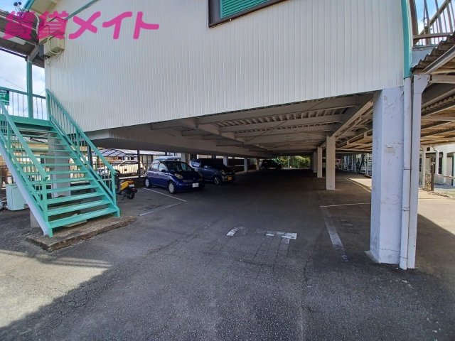 【伊勢市小俣町本町のアパートの駐車場】