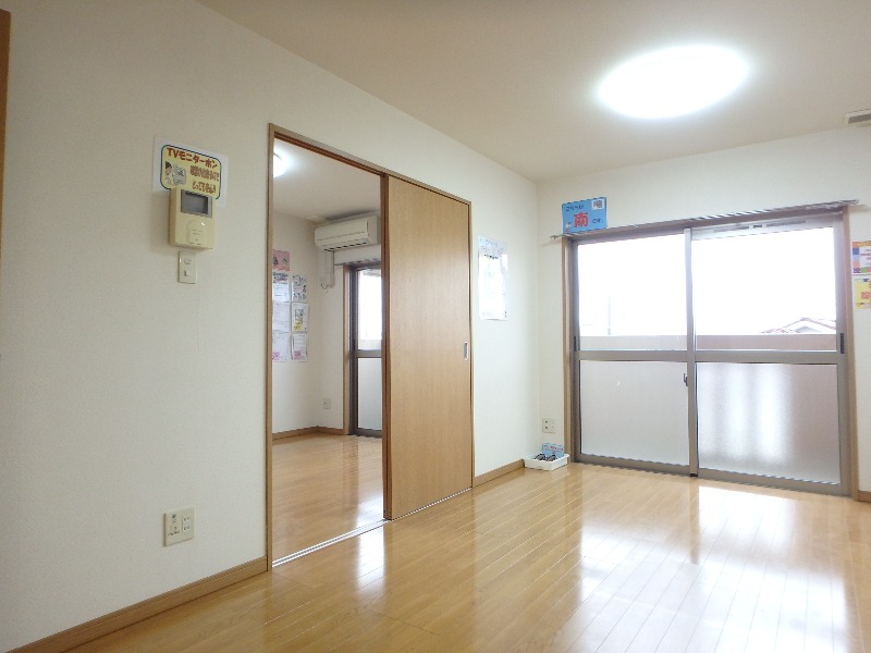 居室・リビング　図面と現状に相違がある場合には現状を優先