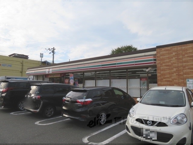 コンビニ　セブンイレブン舞鶴溝尻店（コンビニ）まで300m