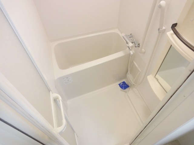 バス・シャワールーム　同物件、別号室のものです。