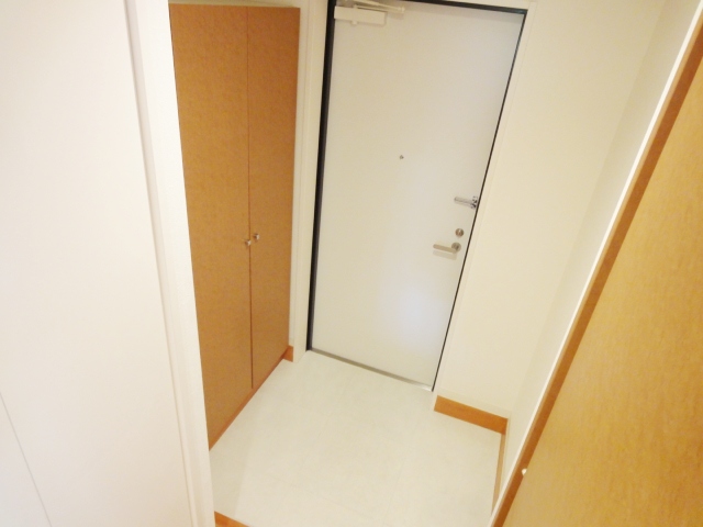 玄関　同物件、別号室のものです。