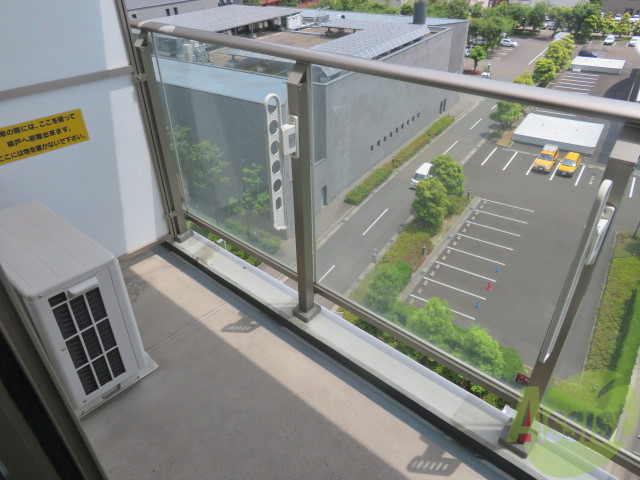 バルコニー　バルコニーは幅があり、広い印象を受けました。