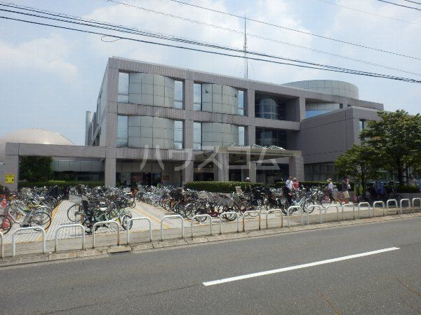 図書館　世田谷区立中央図書館（図書館）まで616m