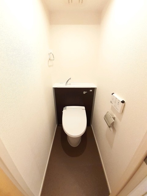 トイレ　温水洗浄便座付き