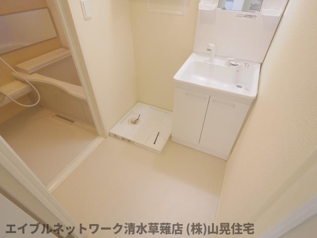 洗面設備　独立洗面化粧台が付いています