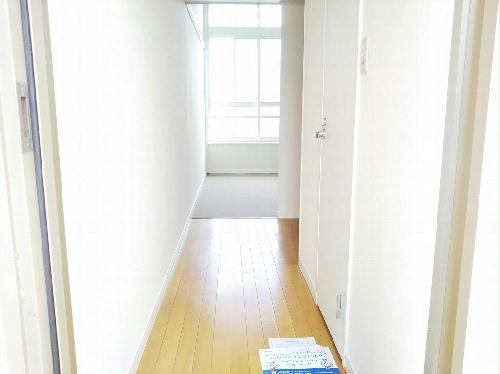 玄関　家具無しのお部屋です。仕様が異なる場合があります。