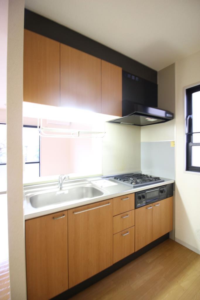 キッチン　3口コンロ付き