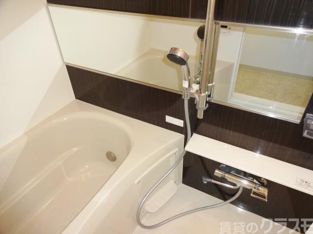 バス・シャワールーム　トイレとお風呂は別です。