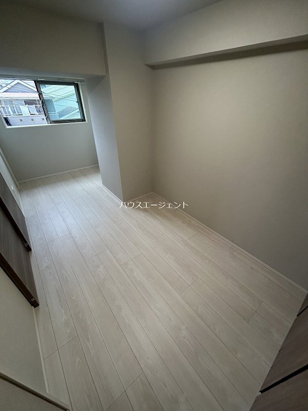 その他部屋・スペース　リビング横7.1帖の洋室です。