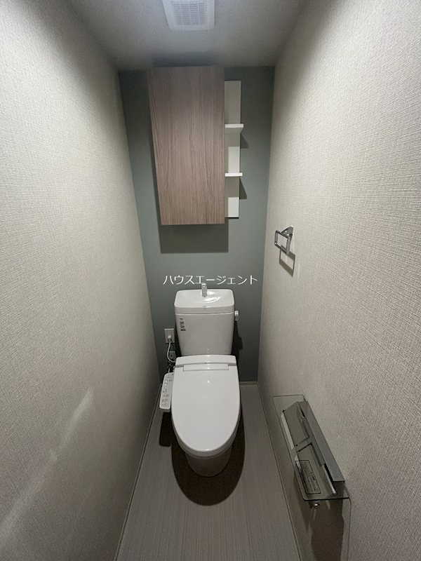 トイレ　ウォシュレット付のトイレです。