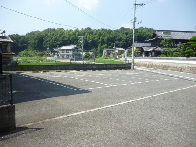 駐車場　駐車場全景