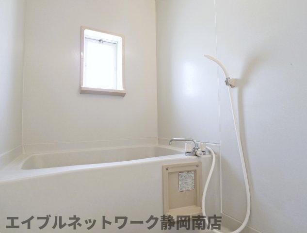 バス・シャワールーム　落ち着いた空間のお風呂です