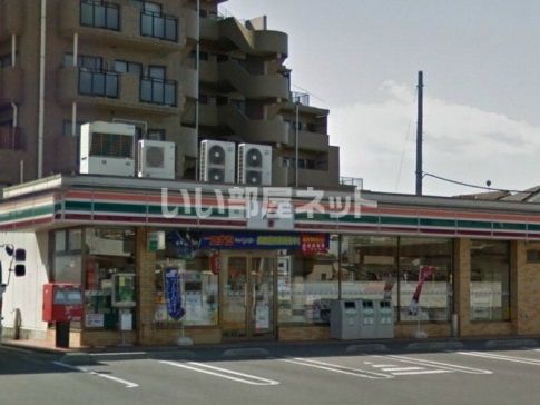 コンビニ　セブンイレブン 大宮櫛引1丁目店（コンビニ）まで688m