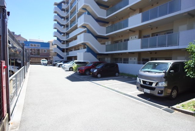 駐車場　駐車場