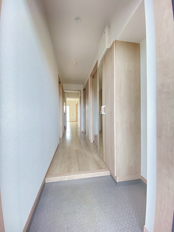 玄関　106号室の写真です。照明器具はつきません◎図面や画像と現況