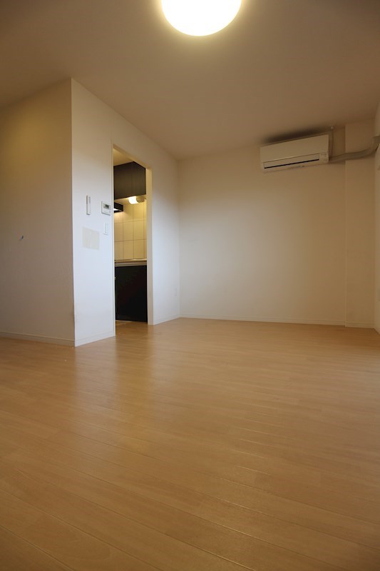 居室・リビング　※別部屋の写真です。