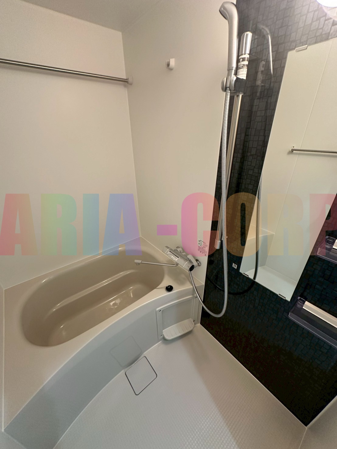 バス・シャワールーム　浴室乾燥機付き。お洒落なバスルーム◎（同仕様）