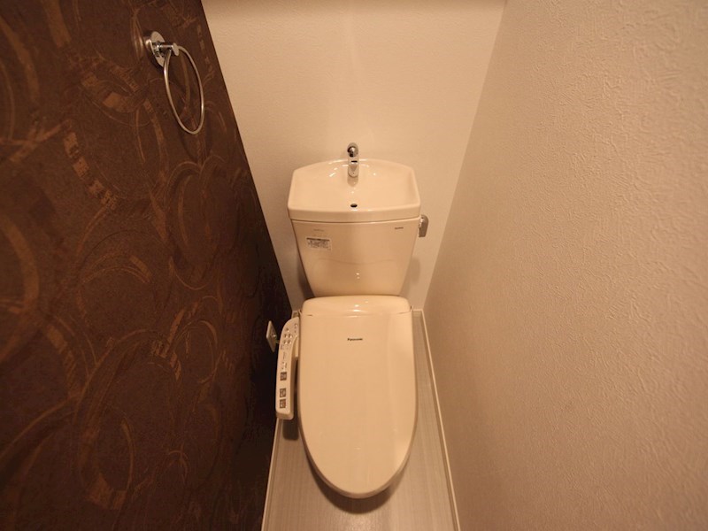 トイレ　温水洗浄暖房便座付トイレ