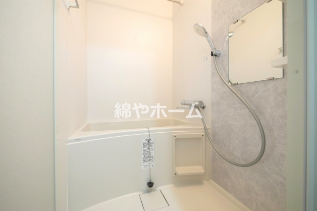 バス・シャワールーム　コンパクトで使いやすいお風呂です