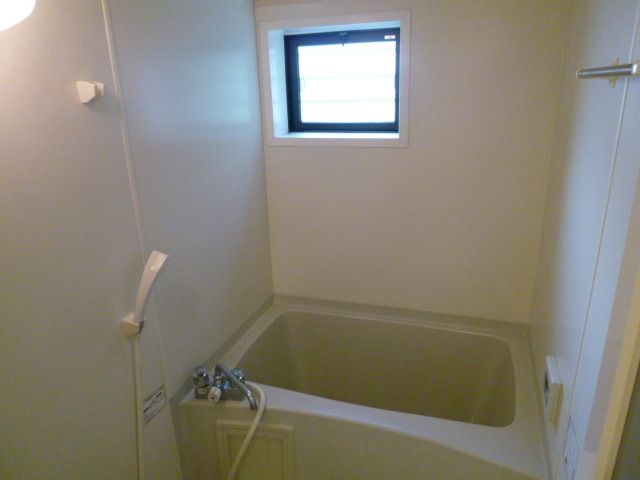 バス・シャワールーム　☆窓付きバスルーム☆