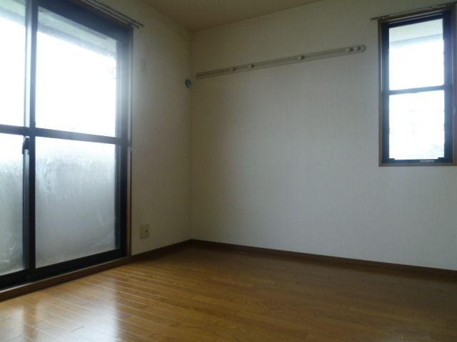 その他部屋・スペース　☆二面採光で明るい居室☆