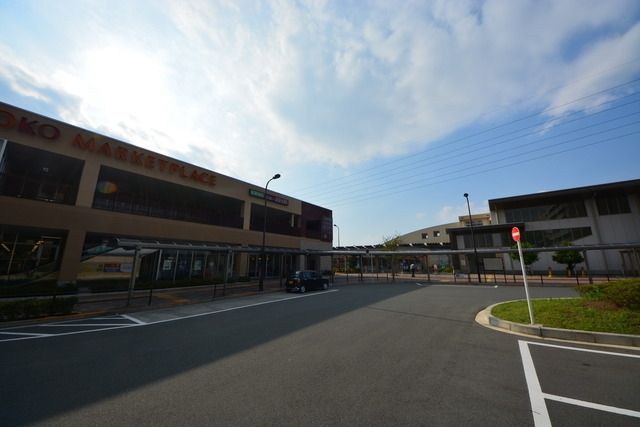 その他　駅前（その他）まで800m