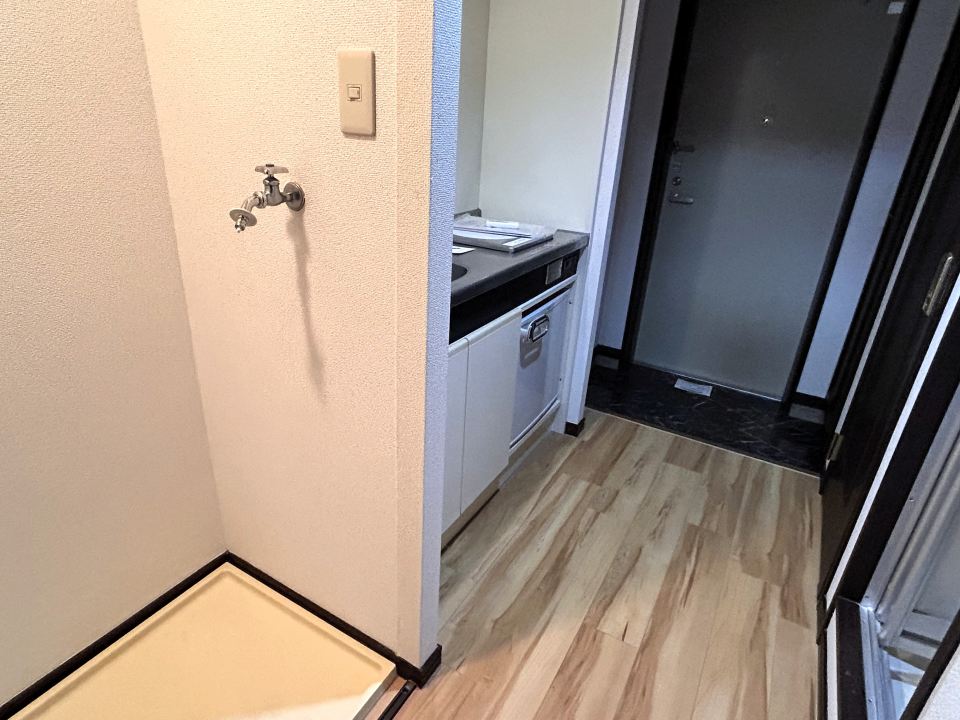 その他設備　洗濯機置場は、扉で隠せますよ。