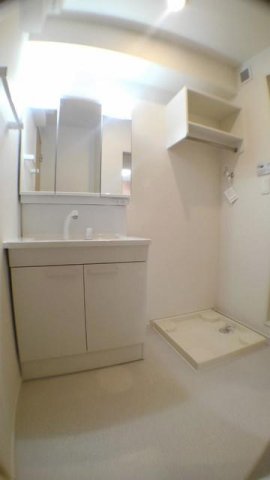 洗面設備　スペースが確保できる洗面所です