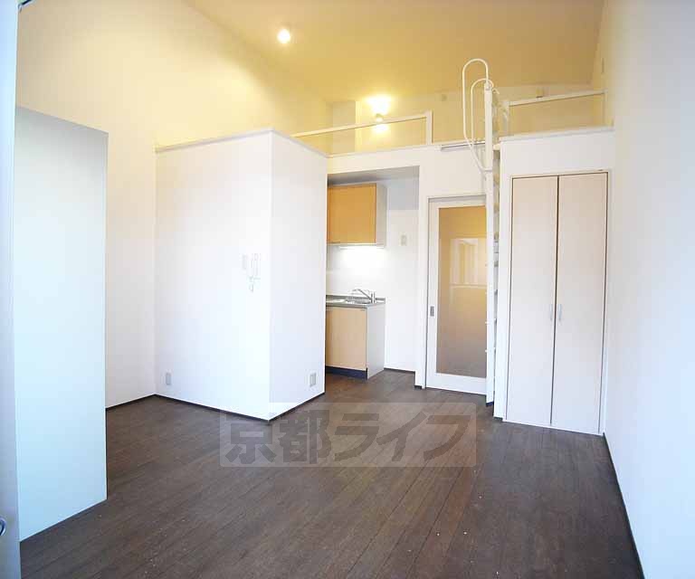 居室・リビング　３０２号室ロフト付き部屋写真です