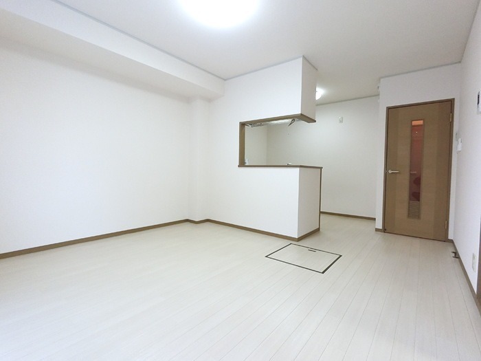 居室・リビング　専用庭付き！ファミリー向け物件です☆