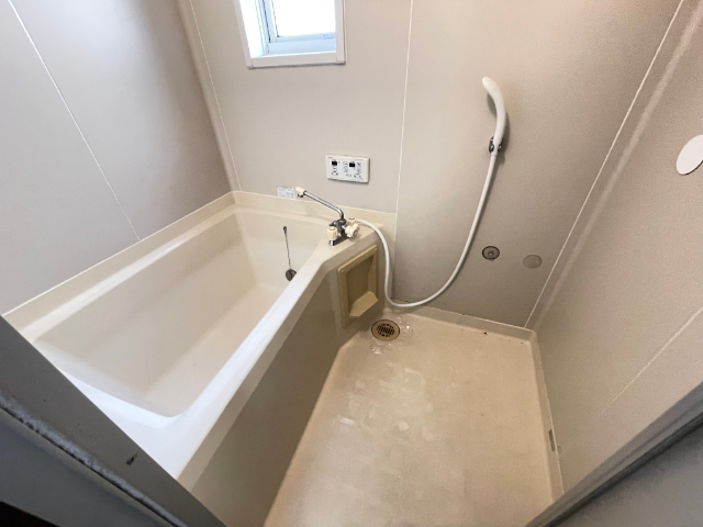 バス・シャワールーム　浴室にも窓が完備です。