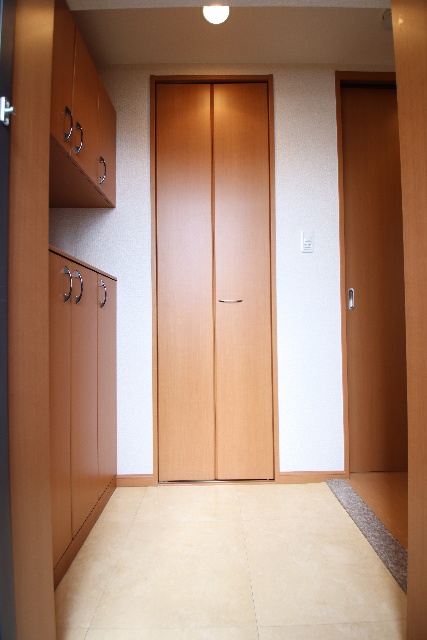 玄関　別部屋の写真です。※現状優先