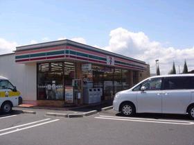 コンビニ　セブンイレブン（コンビニ）まで300m