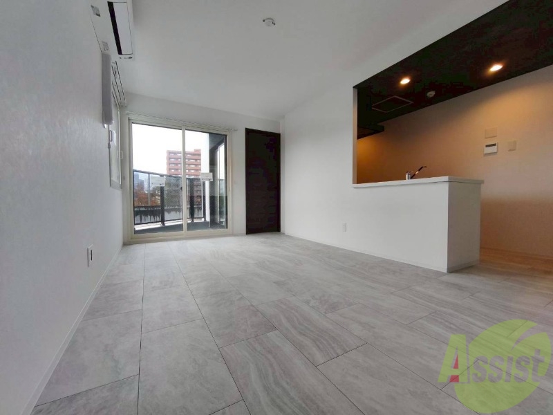 居室・リビング　エアコン付きで快適なリビングになっております！