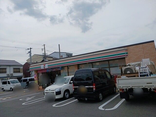 コンビニ　セブンイレブン様（コンビニ）まで140m