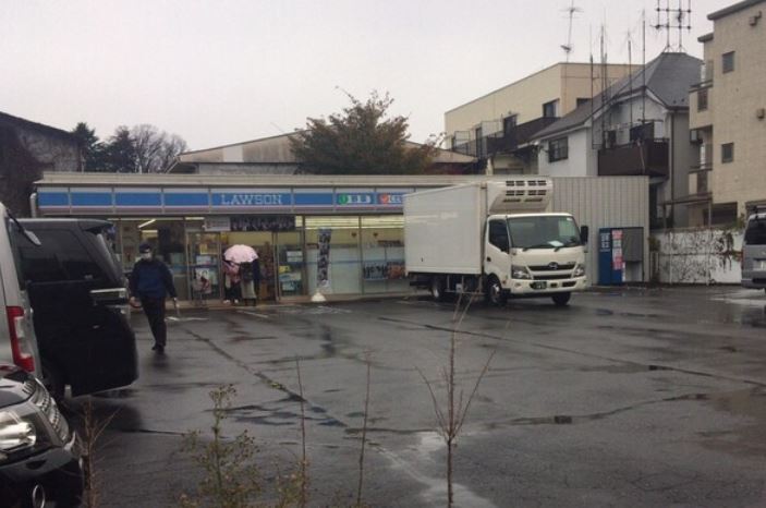 コンビニ　ローソン中野江原町二丁目店（コンビニ）まで388m