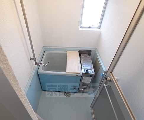 バス・シャワールーム　レトロな雰囲気ですね