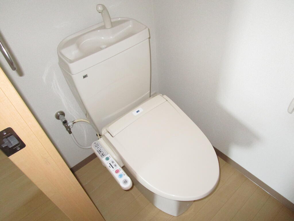ＪＲ常磐線 勝田駅 徒歩25分 2階建 築16年のトイレ写真