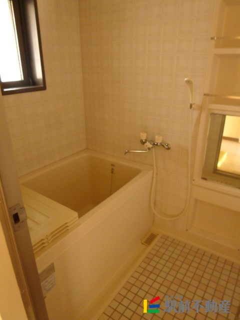 バス・シャワールーム　窓付きのお風呂★