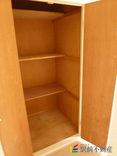 洗面設備　玄関の横の収納☆