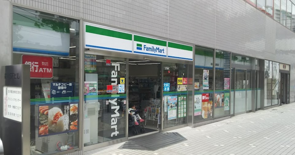コンビニ　ファミリーマート 横浜星川駅前店（コンビニ）まで521m