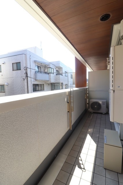 バルコニー　日当たり良好なバルコニー
