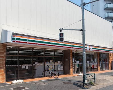コンビニ　セブンイレブン山王春日店（コンビニ）まで161m