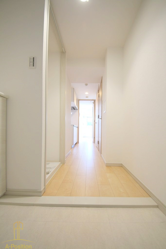 玄関　エスカーサ大阪WEST九条駅前