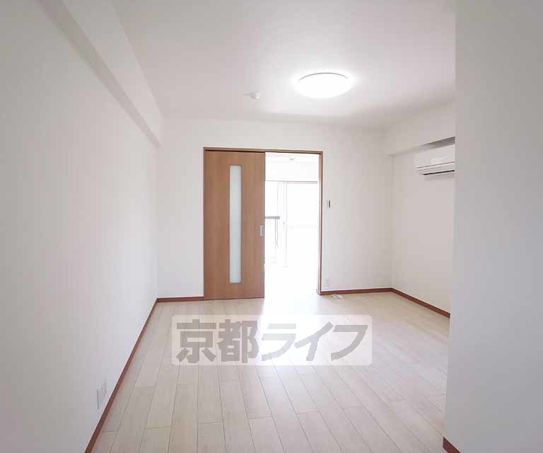 居室・リビング　明るい洋室に変更です！