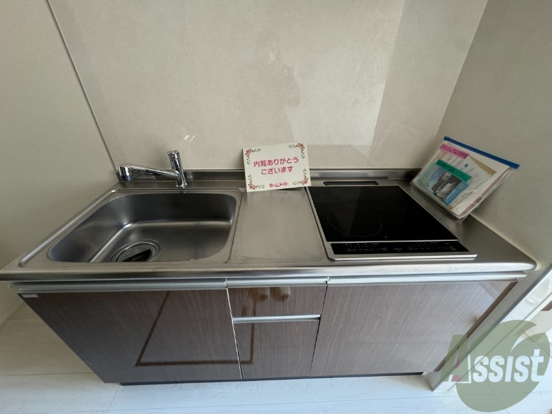 キッチン　キッチンは作業台もあり広めなので使いやすそうですね。