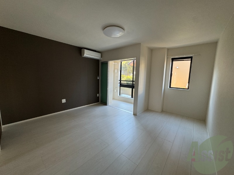 その他部屋・スペース　寝室になりそうな洋室です。シンプルで落ち着きますね。