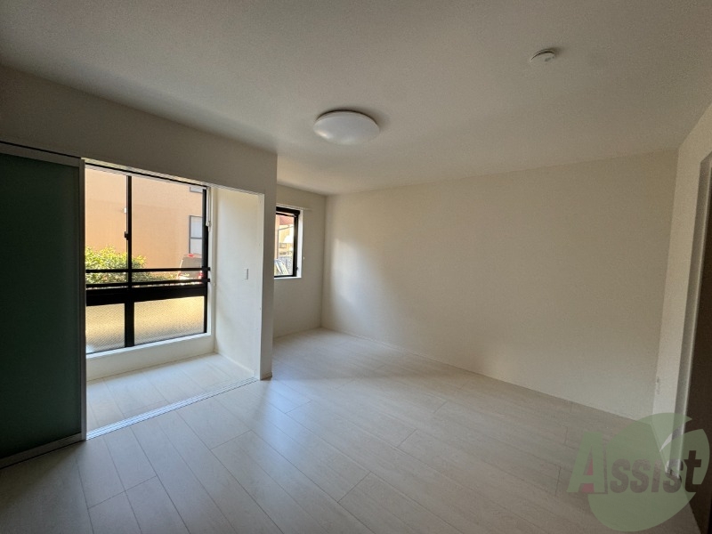 居室・リビング　９．５帖の洋室です。生活のメインとなる部屋ですね。