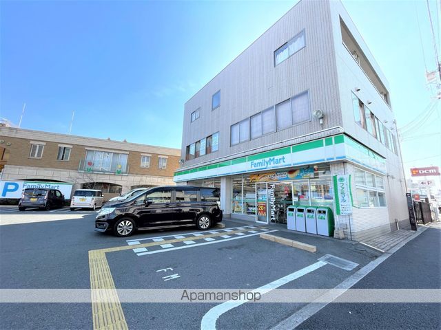 コンビニ　ファミリーマート小浦忠岡南店（コンビニ）まで757m