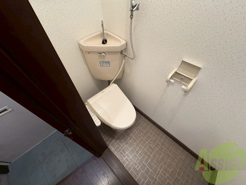 トイレ　こちらはトイレです。清潔感があり、安心して使用できます。